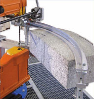 Device for cutting stone arches